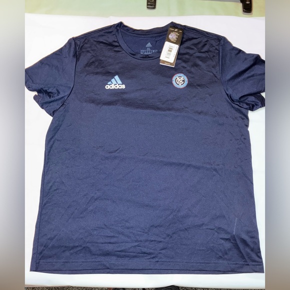2/$35 Adidas NEW NYCFC Major League Soccer Athletic T shirt Women’s XL bloke - Picture 5 of 8